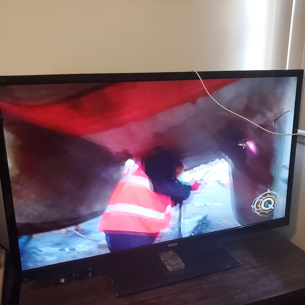 Tv RCA 42 inches good condition works great